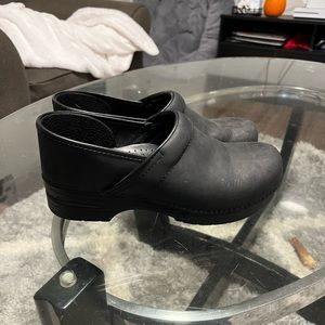 Dansko Women’s size 42 black leather clog